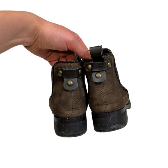 STEVE MADDEN Short Ankle Chelsea Boots (Size 7.5) - Picture 6 of 6